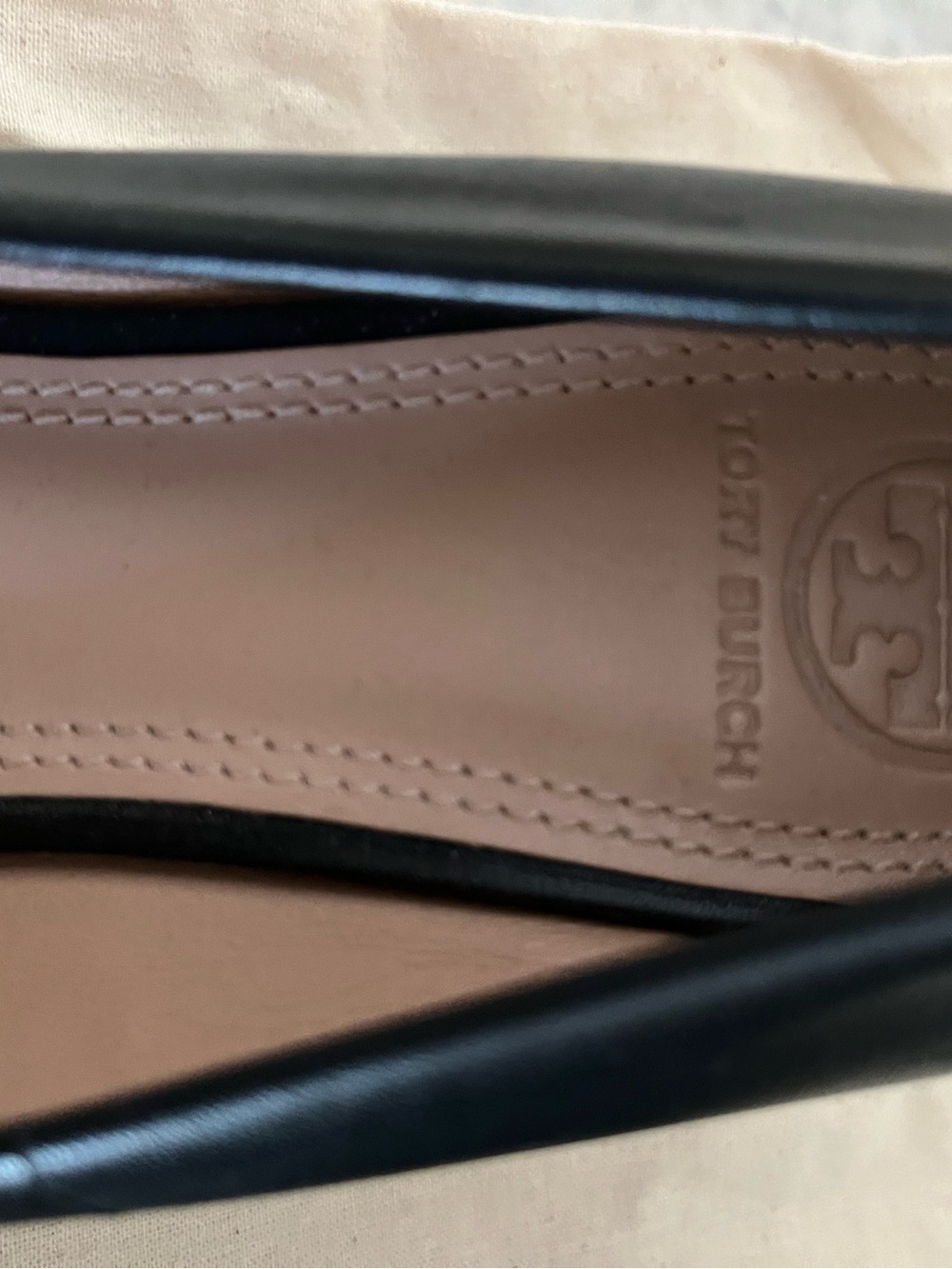 Tory Burch Women's Logo Black Leather Wedge, Size 7M - Picture 5 of 7